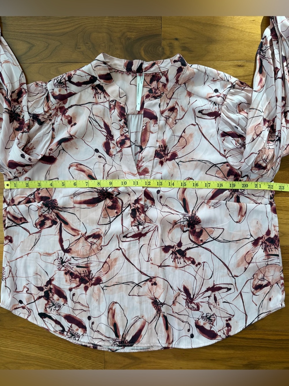 Anthropologie Pink Mauve Watercolor Floral Pleated Sleeve Henley Blouse L Petite - Picture 9 of 16